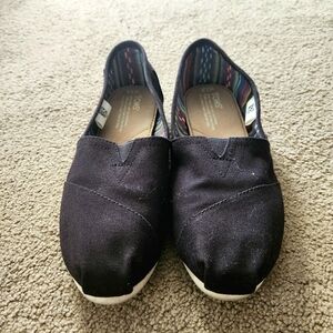 Gently Worn Black TOMS in Women's Size 7.5